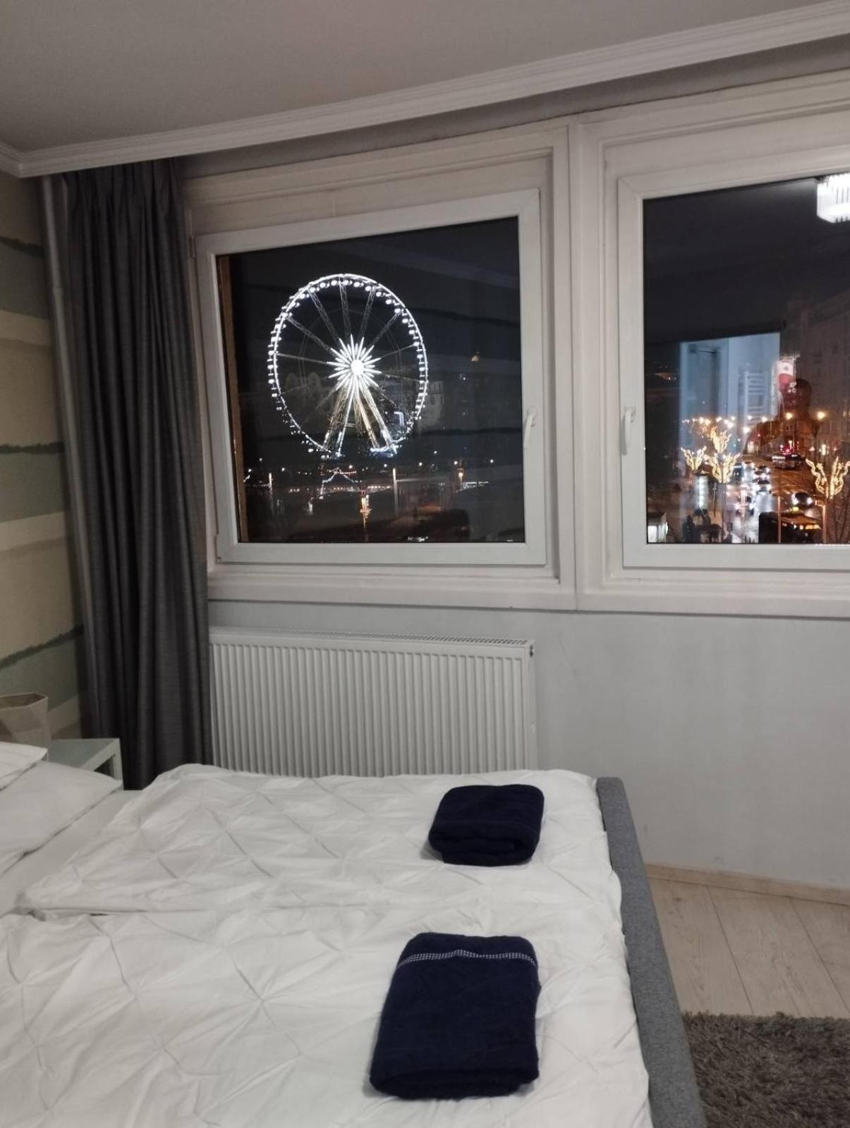Big Wheel Panoramica Apartment Budapest Bagian luar foto